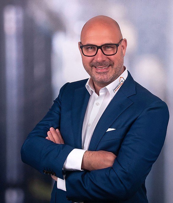 Herr Oliver Mösch