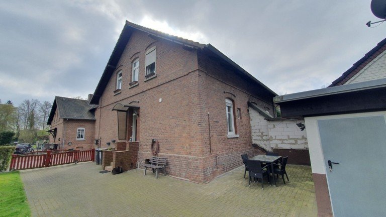 Hausansicht Bottrop Haus VERKAUFT! Sch�nes Zechenhaus mit gro�em Grundst�ck und Doppelgarage!