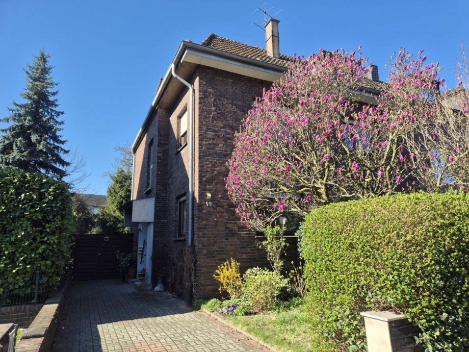 Front Etagenwohnung Oberhausen