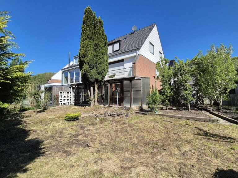 R�ckansicht Ratingen Doppelhaush�lfte VERKAUFT! Perfekt f�r Familien: DHH mit gro�em Garten und neuem Dach!!