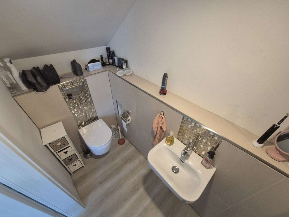 WC Spitzboden Doppelhaush�lfte Oberhausen