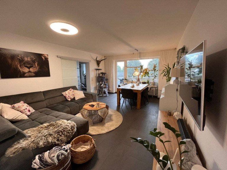 Wohnzimmer Essen Etagenwohnung Verkauft! Komplett renovierte ETW mit Balkon und Garage!