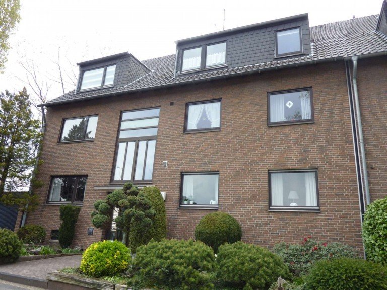 Front Oberhausen Dachgeschosswohnung Vermietet! Renovierte 3,5 Raum Wohnung in OB-Sterkrade/K�nigshardt!