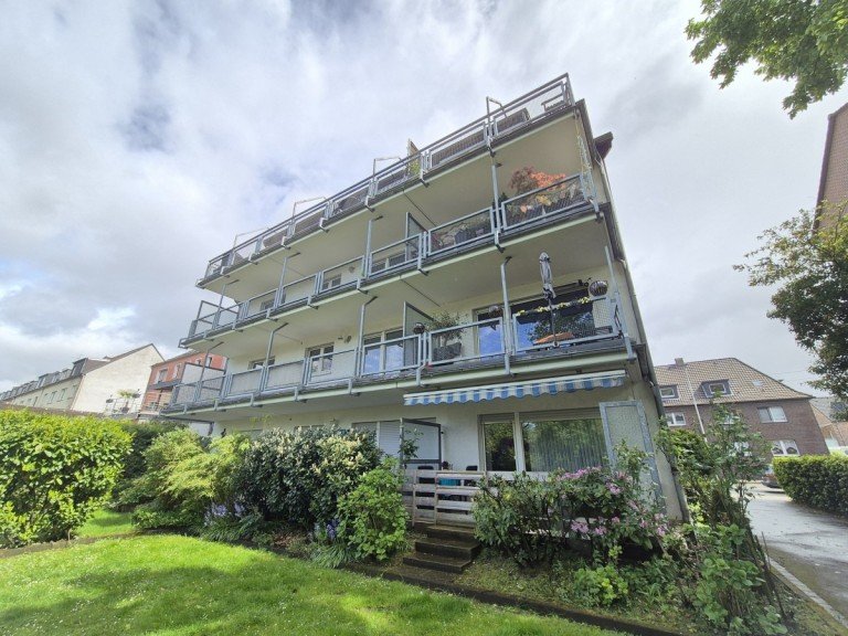 R�ckansicht Oberhausen Etagenwohnung Verkauft! Gro�z�gige 2,5 Raum ETW mit Gartenanteil, Balkon und Garage!