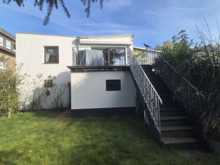 R�ckansicht Oberhausen Doppelhaush�lfte Verkauft! Gem�tliche DHH mit gro�er Garage und kleinem Garten!