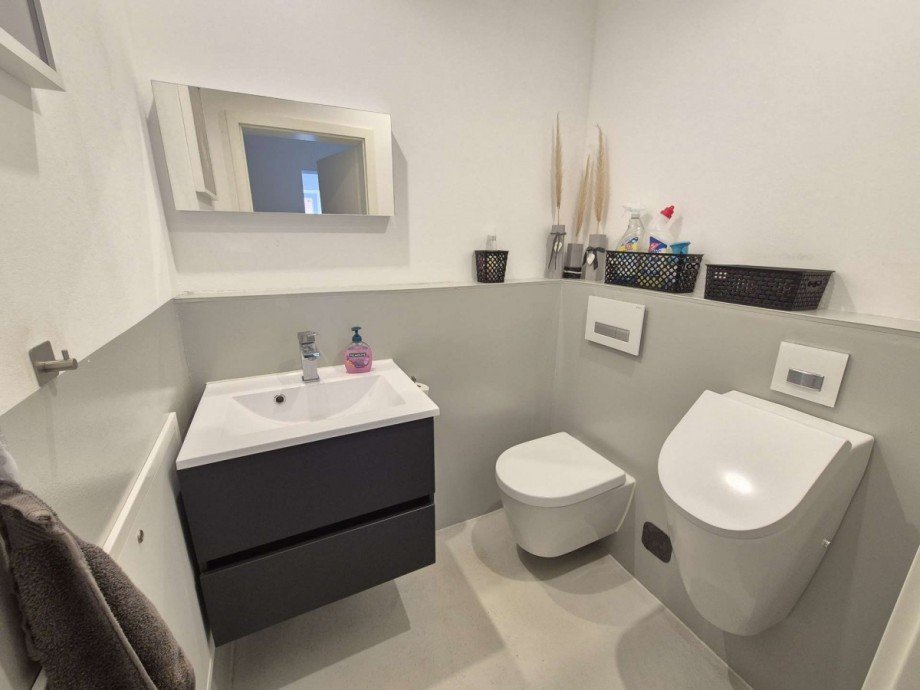 G�ste-WC Doppelhaush�lfte Duisburg