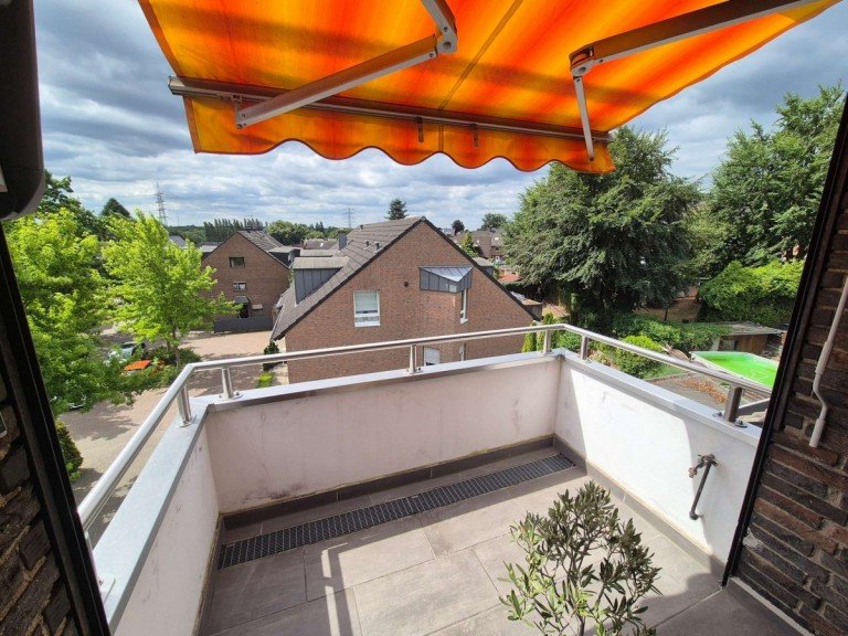 Balkon Bottrop Etagenwohnung Sackgassenlage und dennoch zentral: 3,5 Raum Wohnung mit Balkon und Garage!