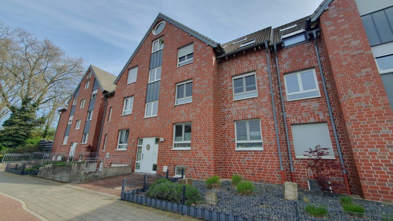 Hausnansicht Oberhausen Etagenwohnung Verkauft! Schicke ETW mit Fu�bodenheizung, Garage, Balkon mit Blick ins Gr�ne!