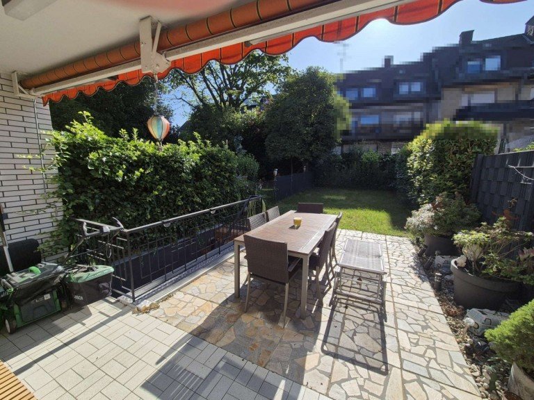 Terrasse Essen Reihenmittelhaus VERKAUFT! Essen-Borbeck: RHM mit neuer W�rmepumpe, kleinem Garten und Garage!