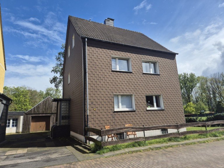 Front Oberhausen Etagenwohnung Vermietet! 2,5 Raum-Wohnung mit Garage in Oberhausen-Holten!