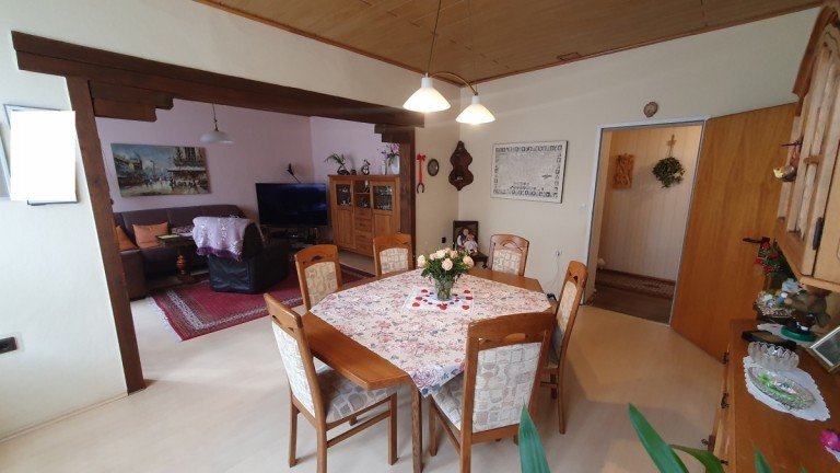 Wohnzimmer, Esszimmer Duisburg Etagenwohnung Verkauft! Hier stimmt der Preis: Sch�ne, renovierte 3,5 Raum Altbau-Wohnung in Duisburg-Neum�hl!